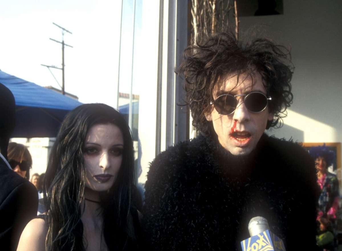Lisa Marie y Tim Burton durante Tim Burton's "La pesadilla antes de Navidad" Book Party en Los Ángeles el 31 de octubre de 1993. 