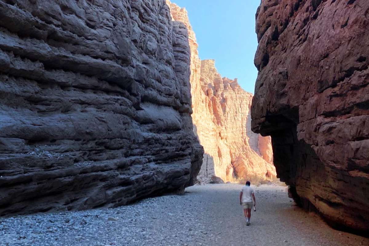 El "Indiana Jones y la última cruzada" Las vibraciones eran superfuertes dentro del Painted Canyon de Mecca Hills.