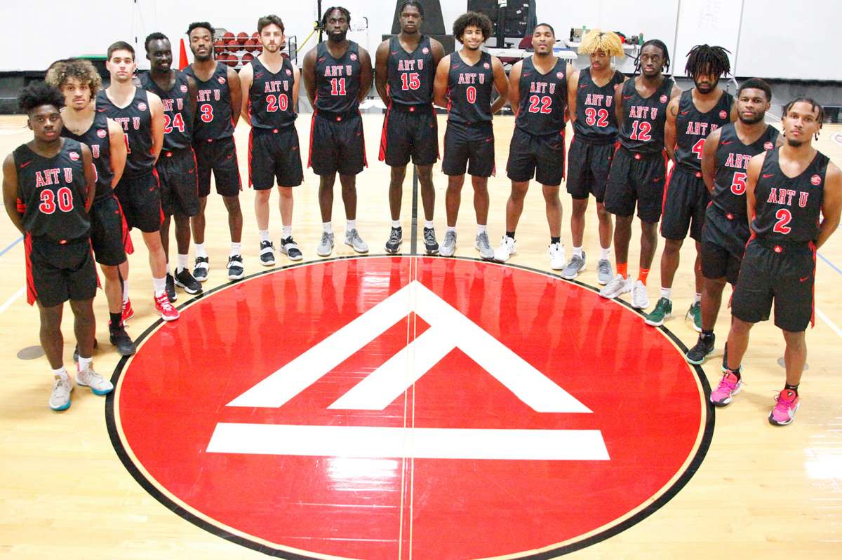 El equipo de baloncesto masculino de la Academy of Art University 2021-2022 es actualmente el único equipo invicto en la Conferencia PacWest en 4-0. El equipo ganó recientemente su sexto juego consecutivo. 