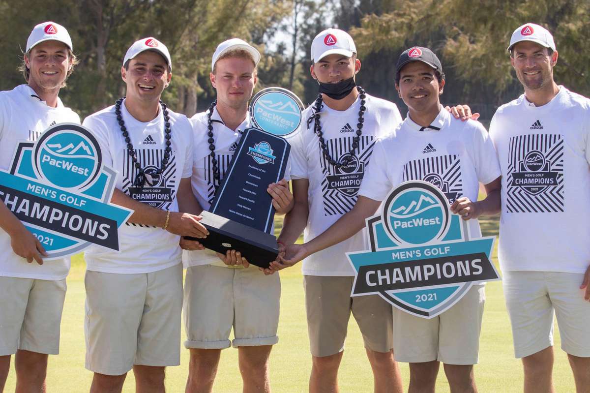 Una foto de grupo del equipo de golf masculino de 2021 de la Academy of Art University después de ganar el título PacWest. 