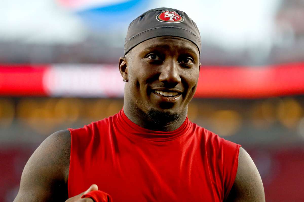 Deebo Samuel de los San Francisco 49ers abandona el campo después del partido contra los Minnesota Vikings.