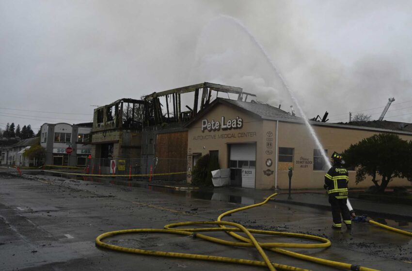  Edificio de Olympia destruido por el fuego, 1 muerto en el incendio de Lakewood
