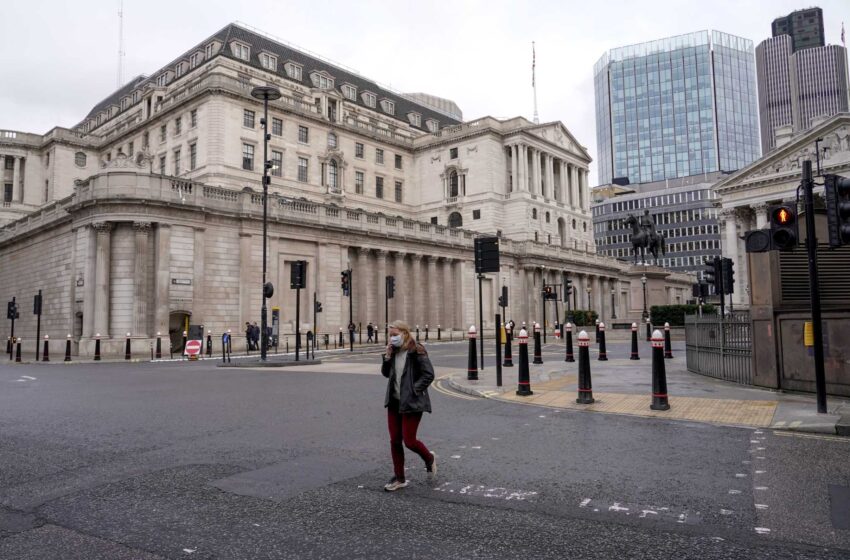  El Banco de Inglaterra sube los tipos de interés para combatir la inflación