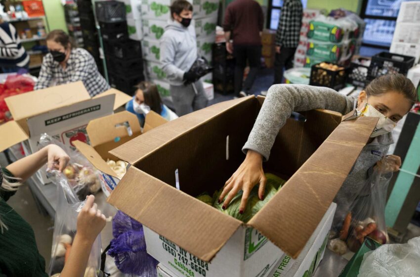  Los bancos de alimentos cuentan con más voluntarios, pero la incertidumbre se cierne sobre ellos