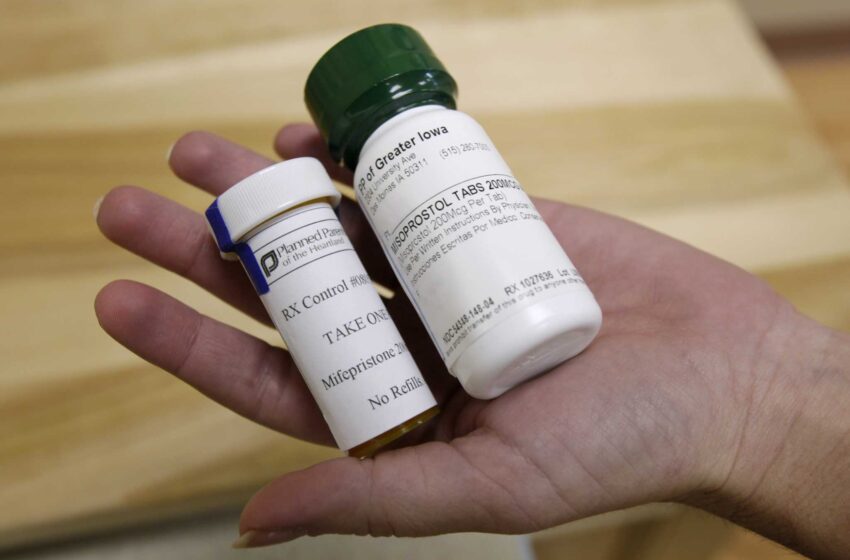  Los reguladores de EE.UU. levantan las restricciones a la píldora abortiva en persona