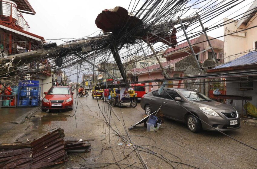  Más de 200 muertos tras el paso del tifón por Filipinas