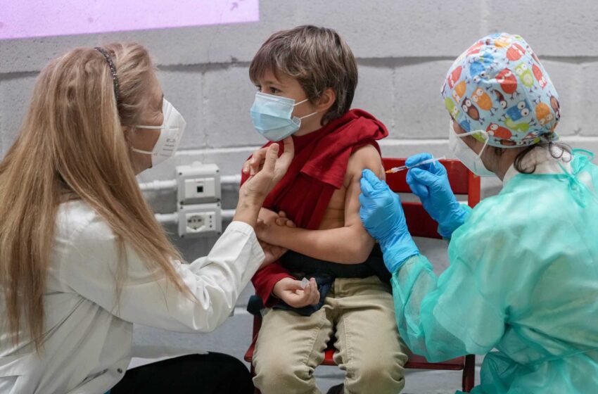  Pegatinas y superhéroes: la UE empieza a vacunar a los niños de 5 a 11 años