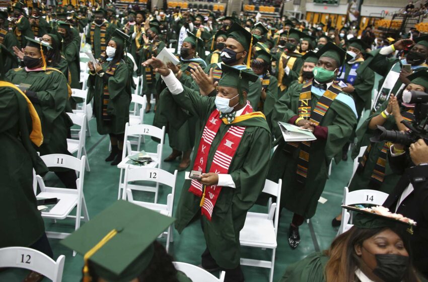  Pharrell a los graduados universitarios: ‘Somos la mayoría emergente’
