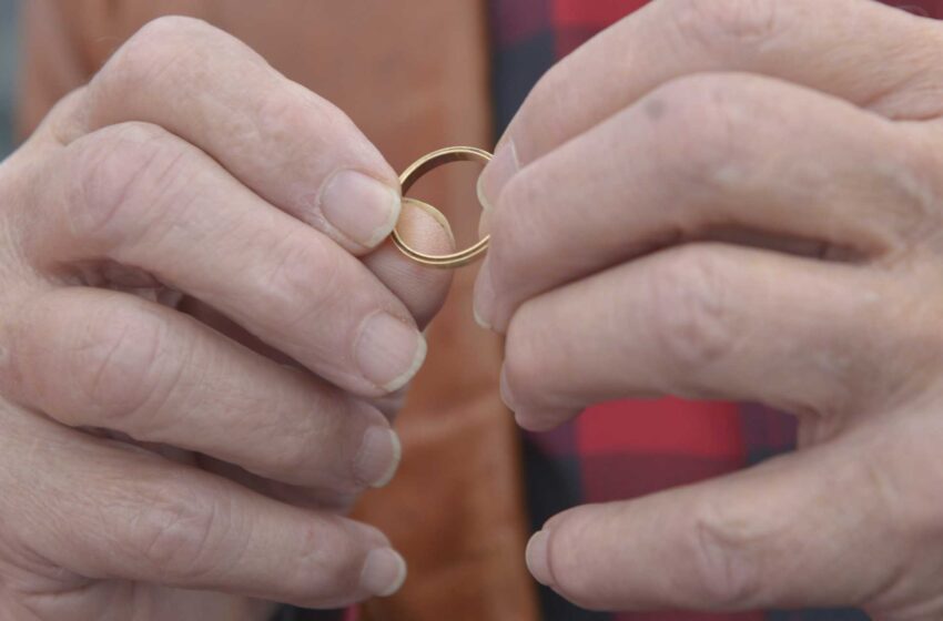  Se devuelve a la familia el anillo de bodas de 1942 encontrado en Luisiana