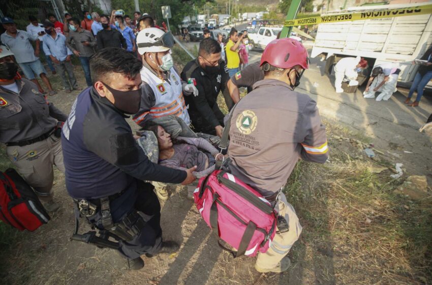  Supervivientes maltratados relatan el accidente de camión en México en el que murieron 55 personas