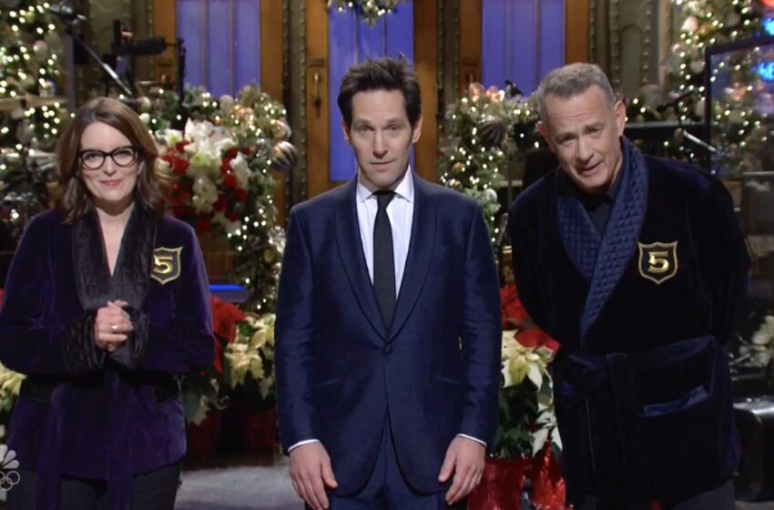  Tom Hanks y Tina Fey hacen lo posible por salvar el final de temporada de SNL, afectado por el COV