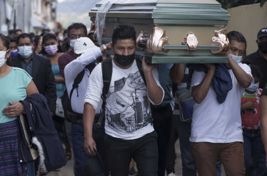  Un pueblo de Guatemala despide a la víctima del accidente de camión en México
