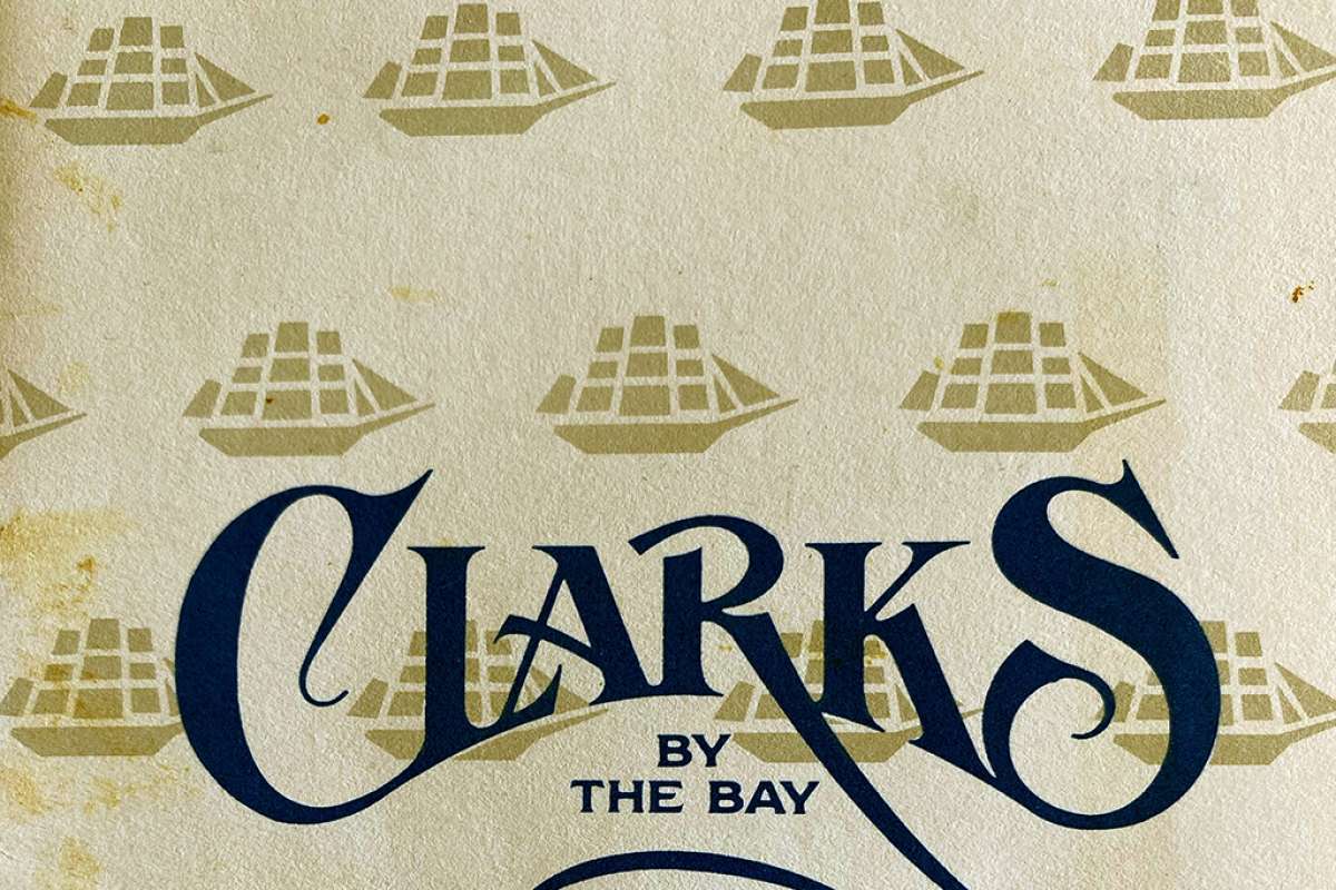 La portada del menú en el restaurante de Dwight Clark, Clarks By The Bay, ubicado en Redwood City.