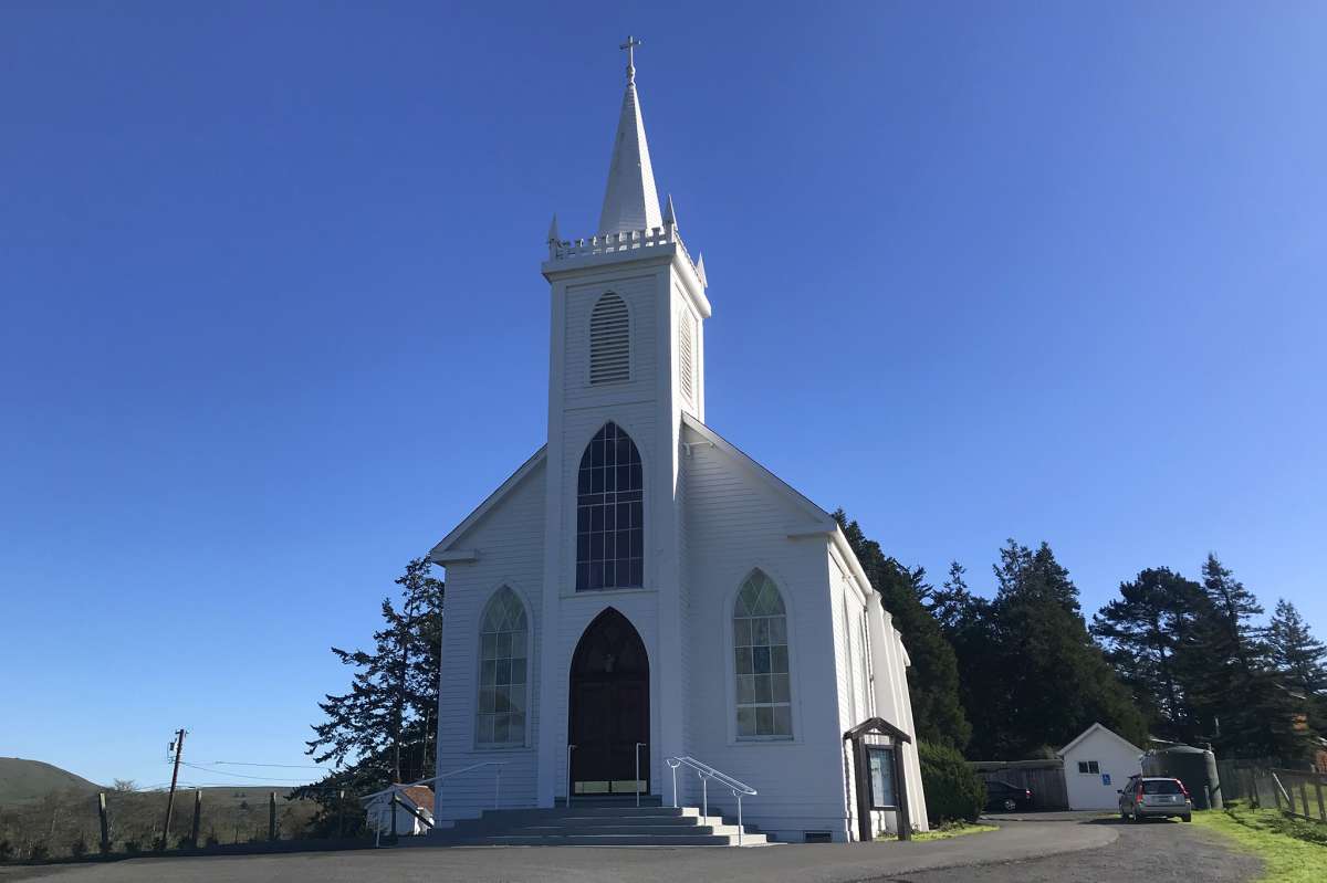 La Iglesia de Santa Teresa en Bodega apareció en "Las aves."