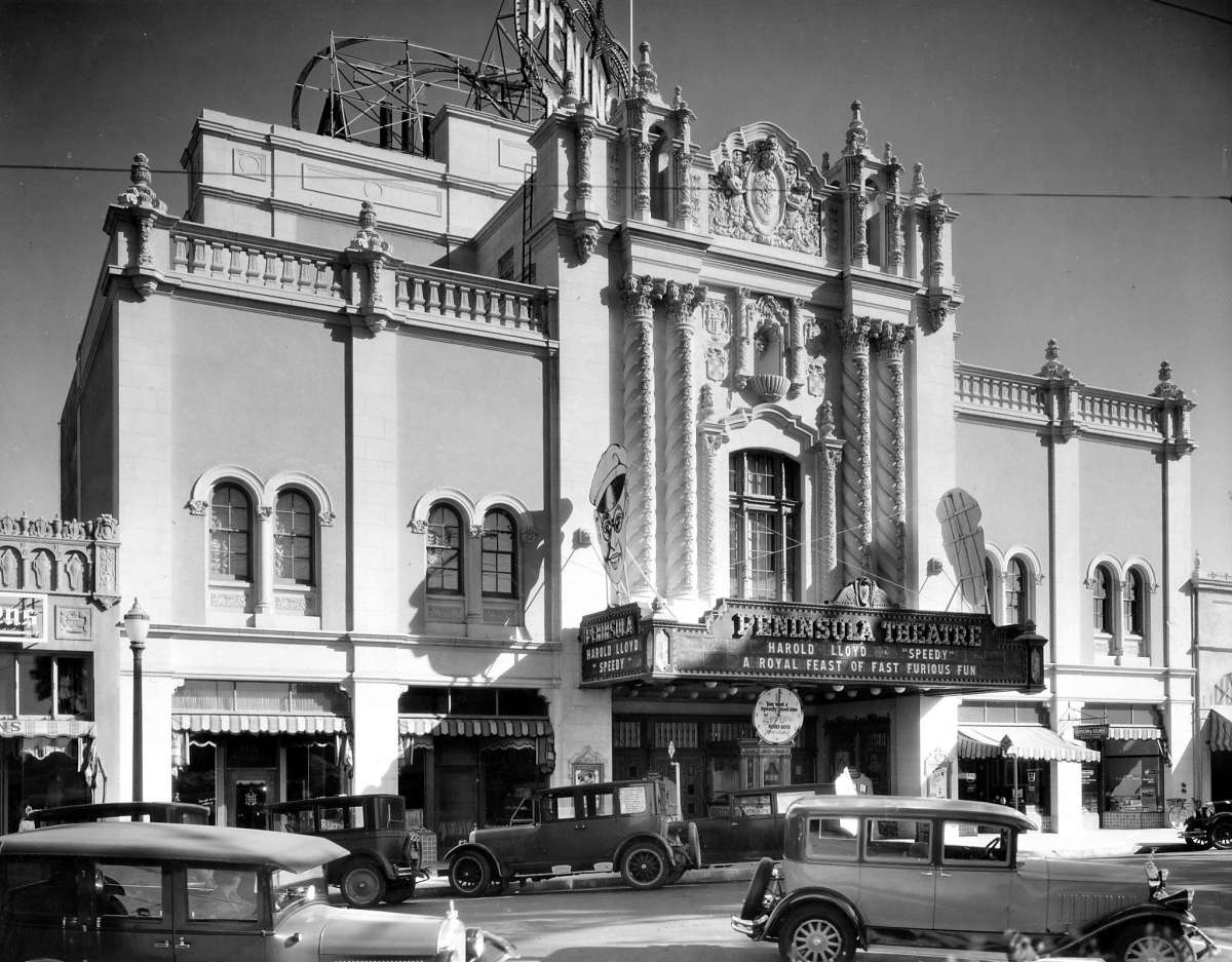 The Peninsula Theatre en Burlingame el 4 de octubre de 1930, cortesía de Gabriel Moulin.