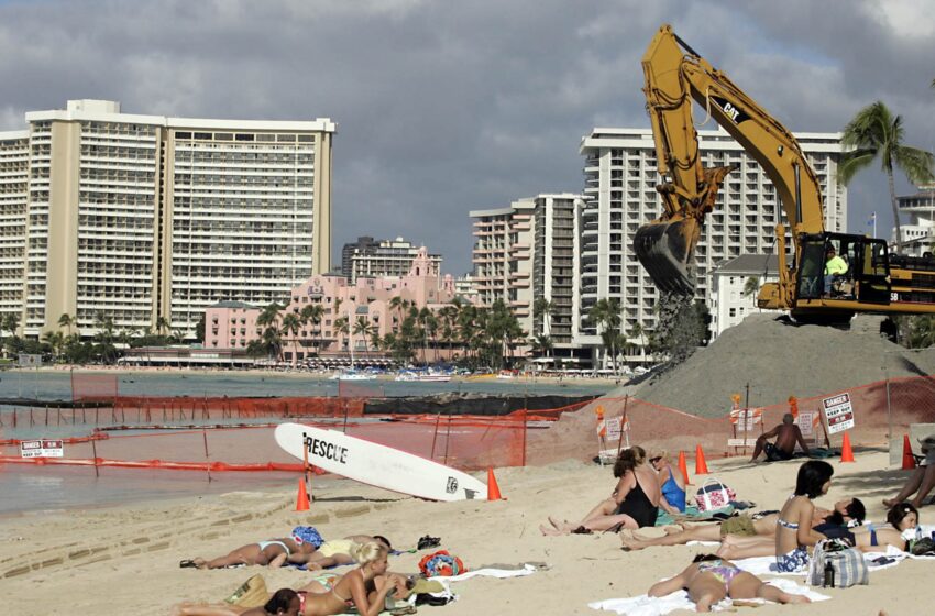  La famosa playa de Waikiki en Hawái podría desaparecer a finales de siglo.  No es el único.