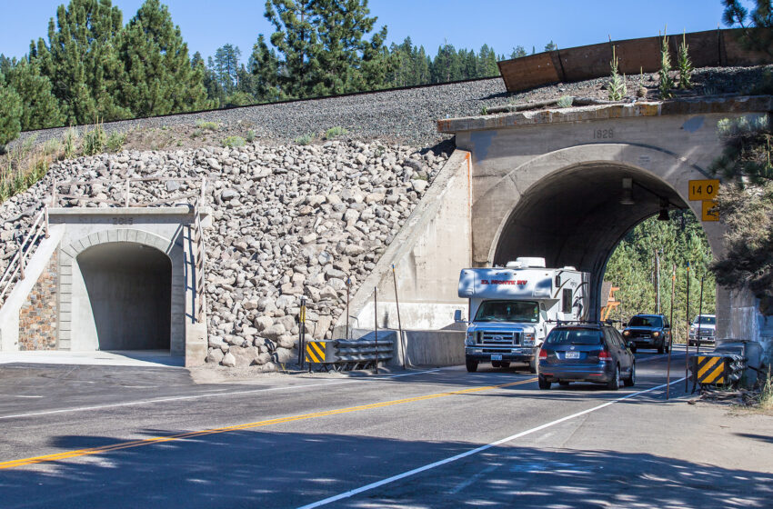  Este estrecho túnel de 100 años de antigüedad es una de las razones por las que el tráfico de esquí de Tahoe Truckee es tan horrendo