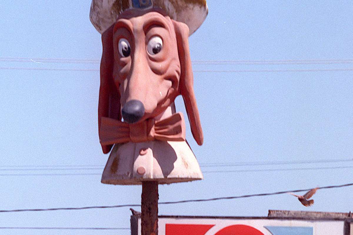 -Doggie Diner dirígete a lo largo de Sloat Boulevard en 1999 en el Carousel Restaurant.