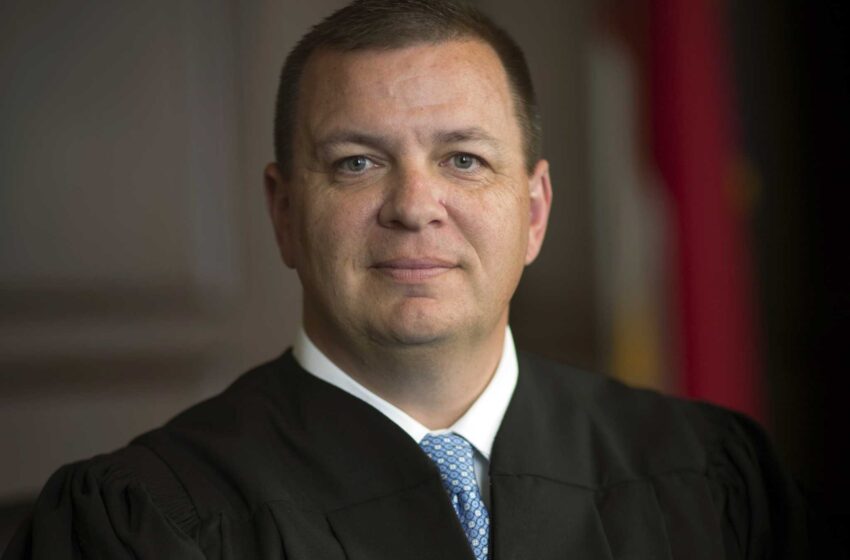  2 jueces de Carolina del Norte no se apartan del caso de identificación de votantes
