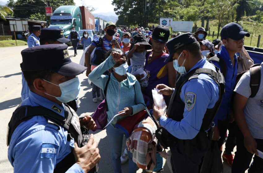  Caravana de migrantes de Honduras detenida en Guatemala