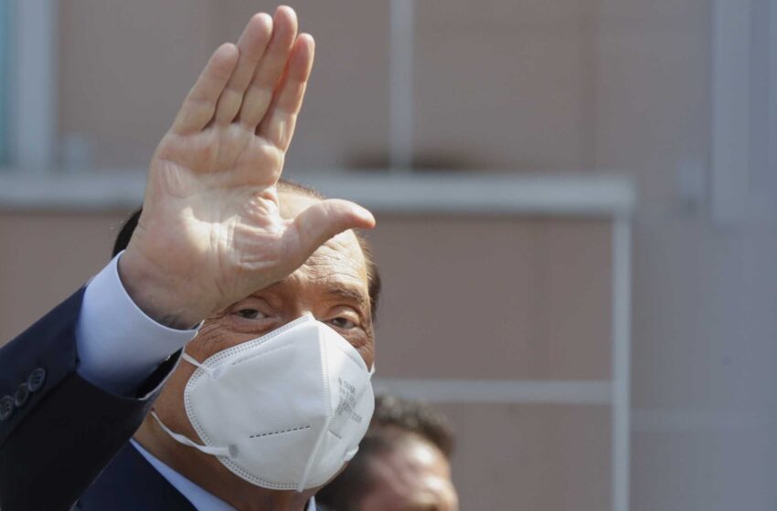  El ex primer ministro italiano Berlusconi recibe tratamiento en el hospital