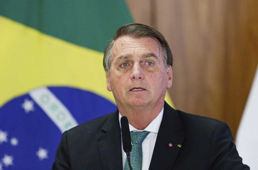  El presidente brasileño Bolsonaro es hospitalizado en Sao Paulo