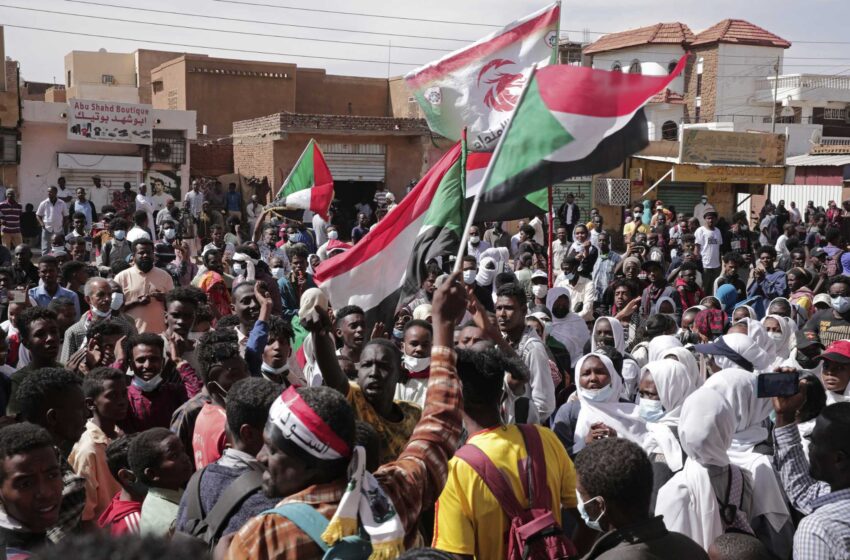  El primer ministro de Sudán anuncia su dimisión en medio del bloqueo político