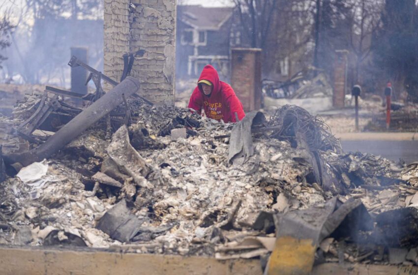  Las víctimas de los incendios de Colorado comienzan el nuevo año analizando la destrucción