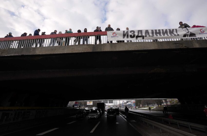  Los manifestantes ecologistas serbios rechazan los planes de extracción de litio