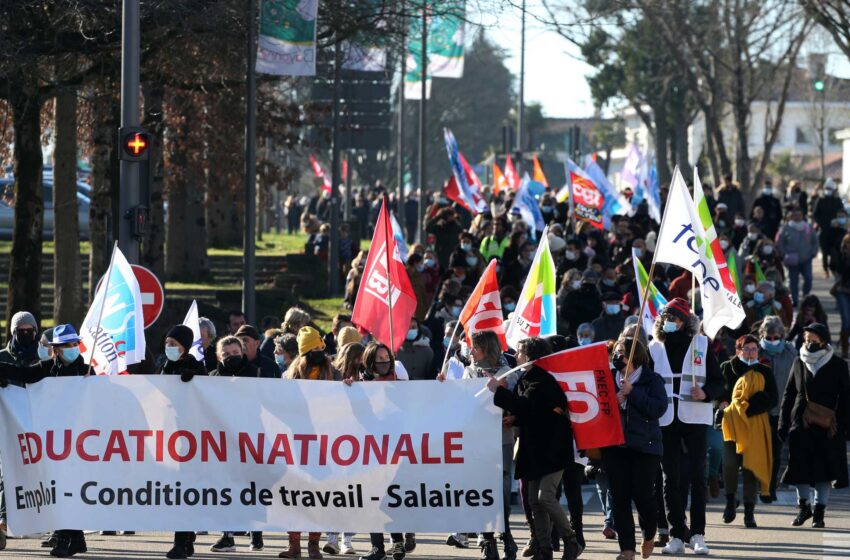  Los profesores franceses se ponen en huelga por la gestión de la pandemia