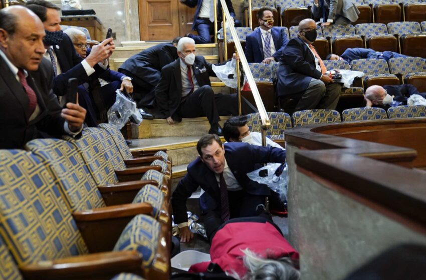  Nos quedamos atrapados”: El trauma del 6 de enero persiste en los legisladores