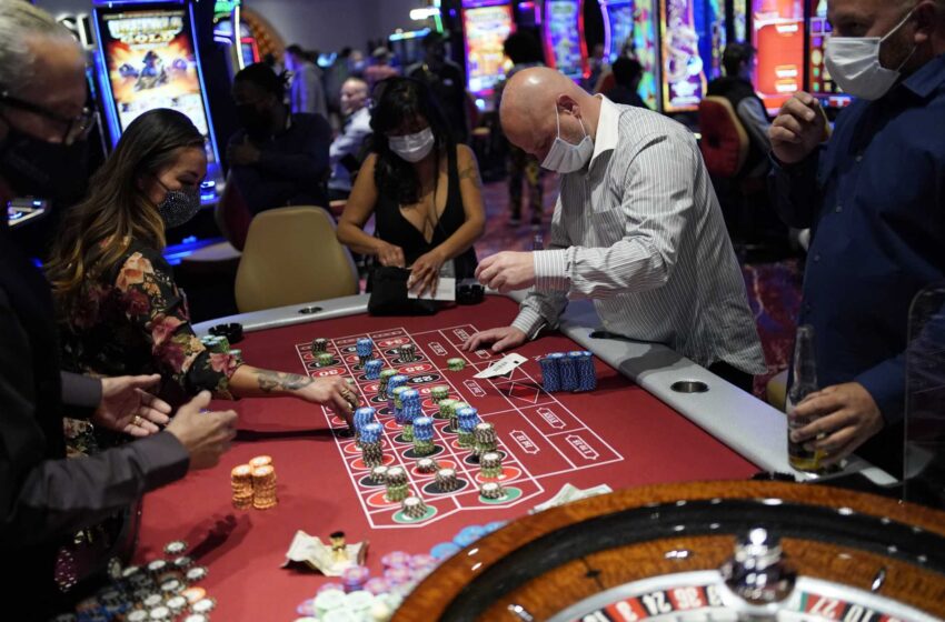  Racha caliente: Los casinos de Nevada ganan un récord de 13.400 millones de dólares en 2021