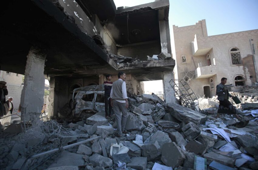  Un grupo de ayuda dice que el número de muertos por el ataque aéreo a la prisión de Yemen es de 87