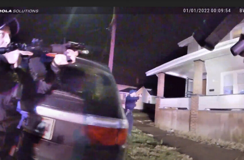  Un vídeo muestra cómo un policía dispara sin previo aviso a un hombre que dispara al aire