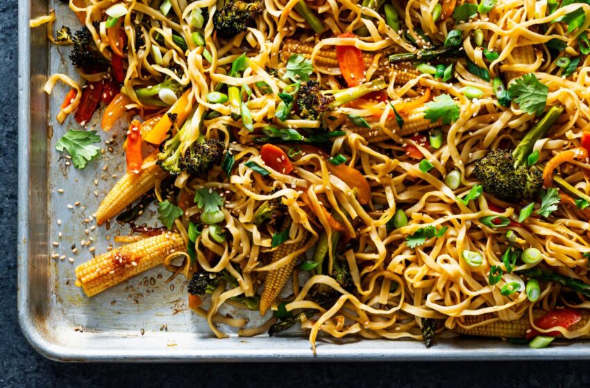  ¿Chow mein en una sartén?  Esta receta adaptable toca todas las notas correctas.