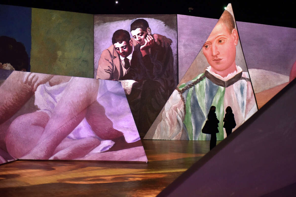 Una vista del interior de "Imagine Picasso: The Immersive Exhibition", durante un evento preliminar en el Armory San Francisco, el 8 de febrero de 2022.