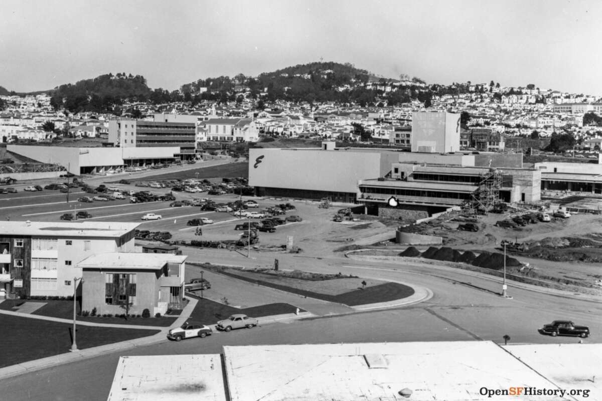 Centro comercial Stonestown en construcción en 1952. 