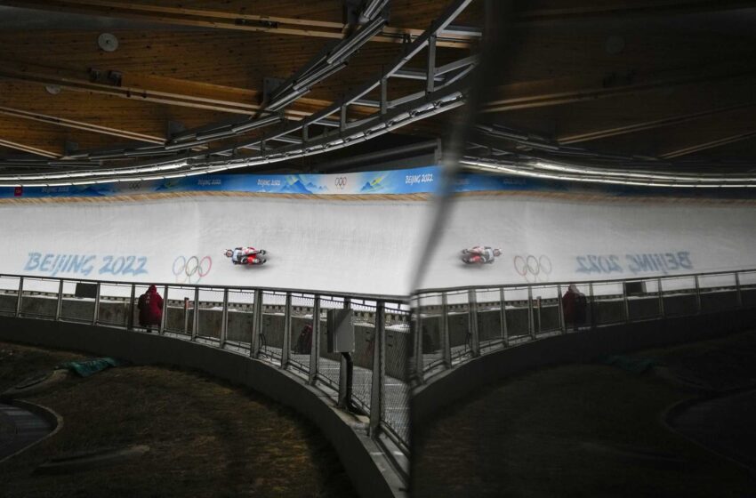  AP PHOTOS: Un tercer día lleno de caídas en los Juegos Olímpicos de Pekín