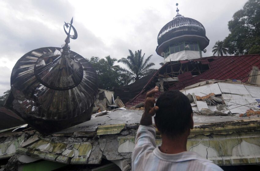  Al menos 10 muertos en el terremoto de Indonesia mientras continúa la búsqueda