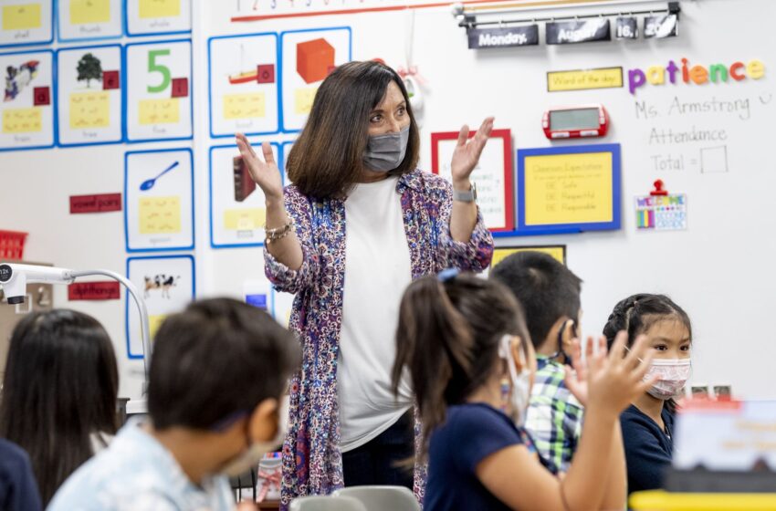  California anuncia que las máscaras se mantendrán en las escuelas por ahora