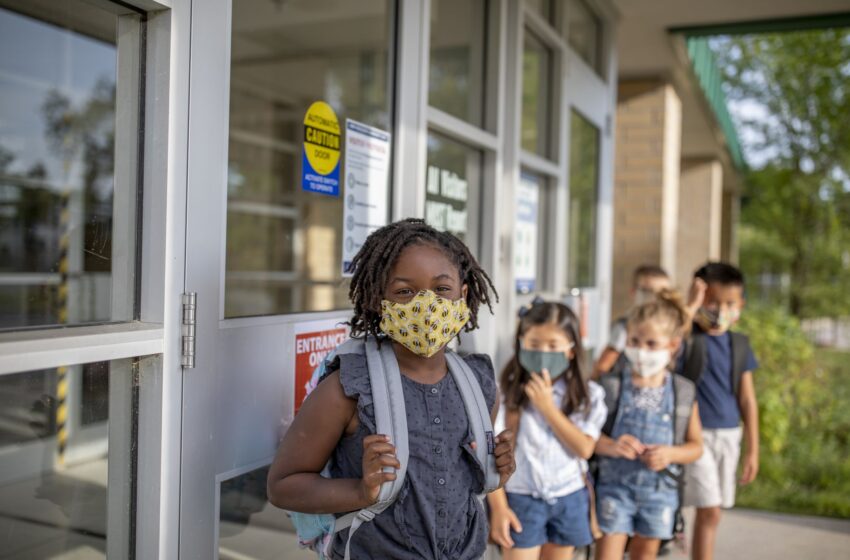  California fija la fecha del fin del mandato de las máscaras escolares