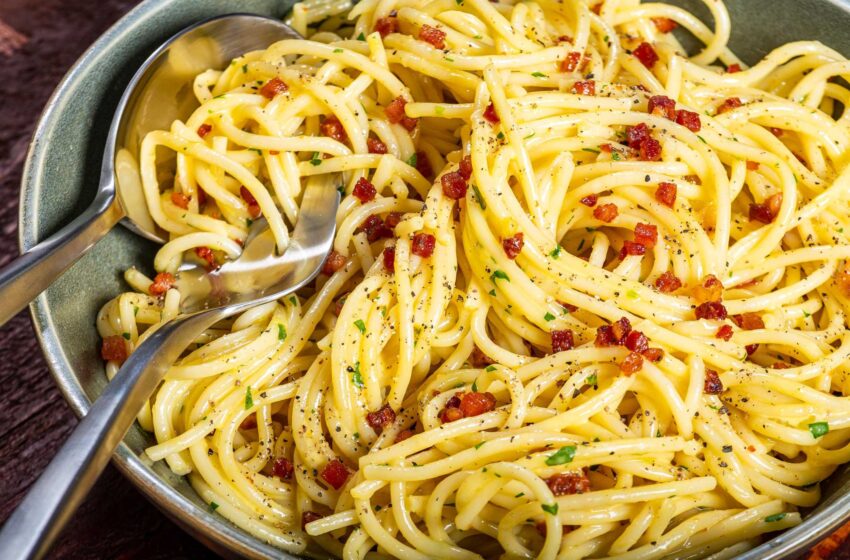  Cómo hacer espaguetis a la carbonara, la rápida, cursi y querida pasta romana