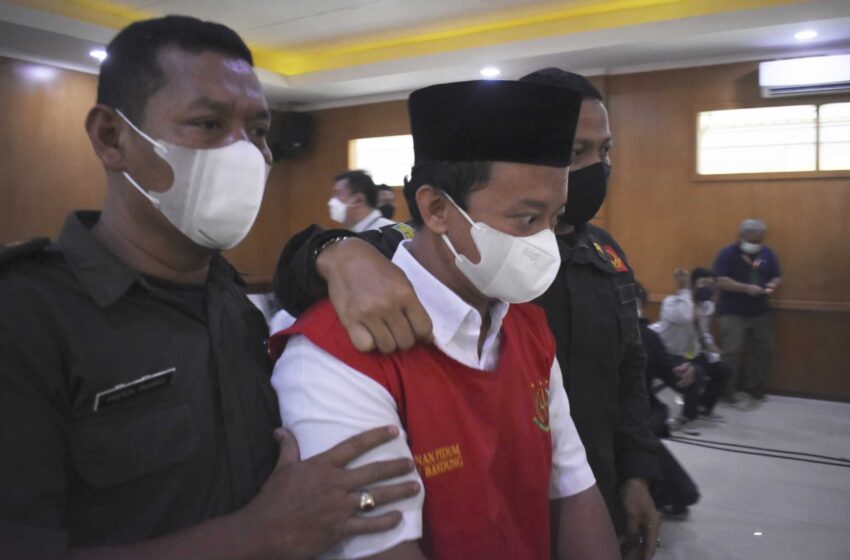  Director de escuela indonesio condenado a cadena perpetua por violar a 13 estudiantes