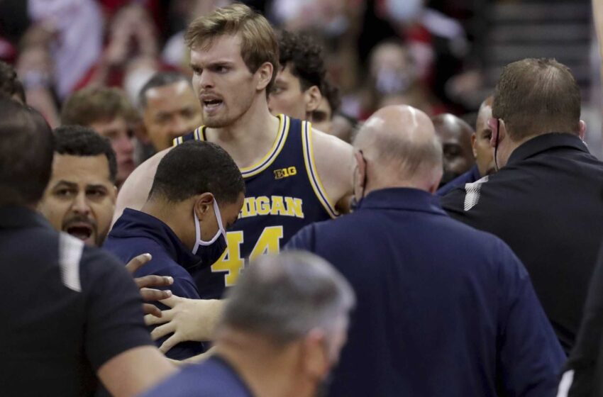  Howard, de Michigan, suspendido 5 partidos por la pelea en Wisconsin