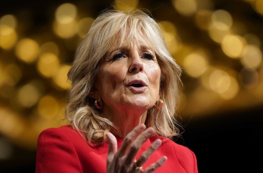  Jill Biden dice que los proyectos de ley no son balones de fútbol para “pasar o pivotar