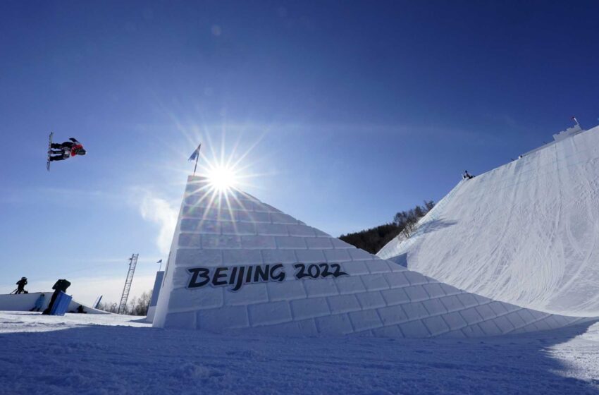  Juegos Olímpicos en directo: El campeón de patinaje japonés Hanyu llega a Pekín
