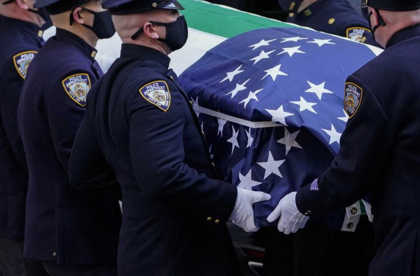 La policía de NYC honra al segundo oficial muerto en un tiroteo en Harlem