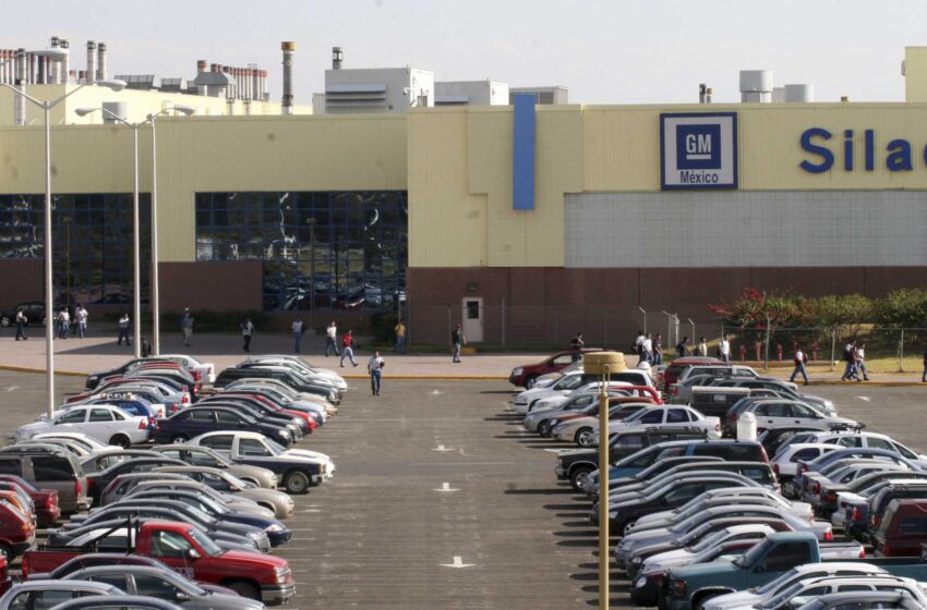  Los trabajadores de la automoción votan por un sindicato independiente en la planta de GM en México