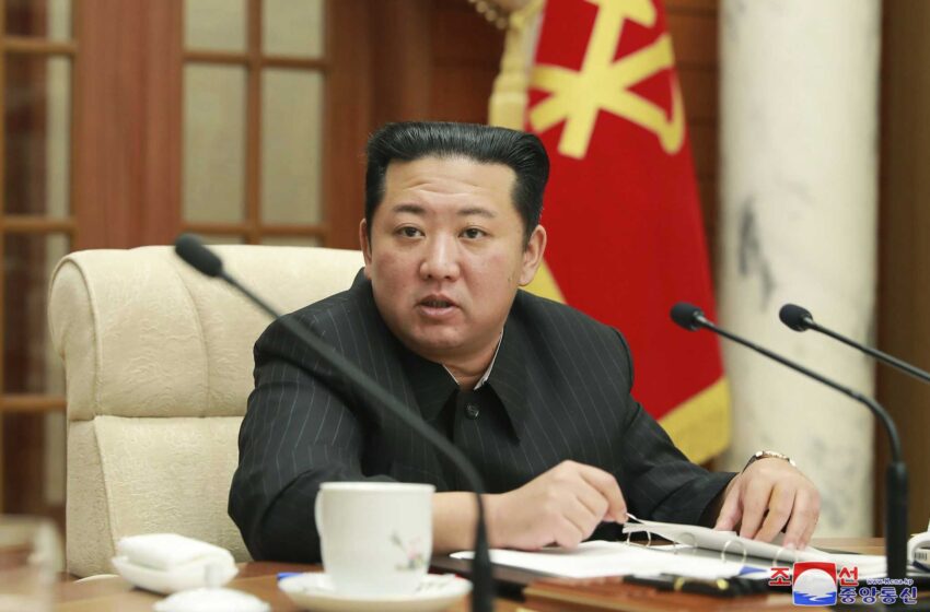  N. El líder coreano Kim asiste a un concierto que glorifica su poder