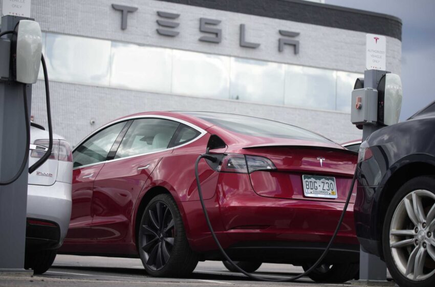  Retirada del mercado de Tesla: El software de “autoconducción total” se salta las señales de stop